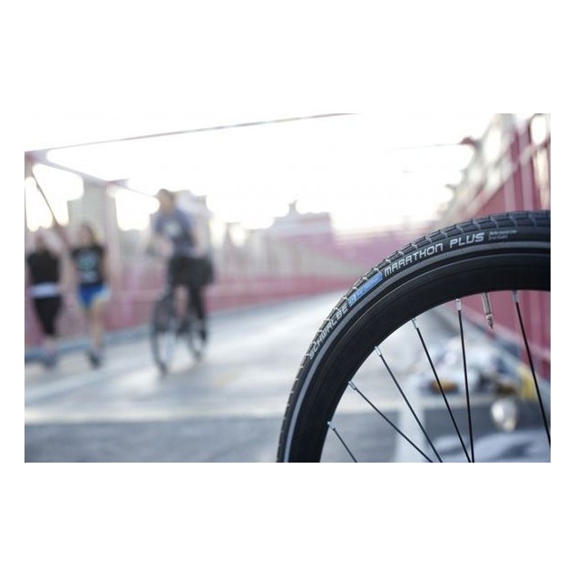 Schwalbe buitenband Marathon Plus 28 x 1 1/4 Schwalbe buitenband Marathon Plus 28 x 1 1/4